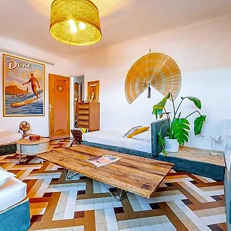 מלון La Boga Surf House 3*